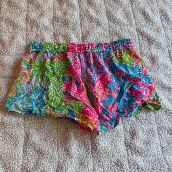EUC Lilly Pulitzer Run Around Shorts in Lovers Coral - Picture 3 of 3